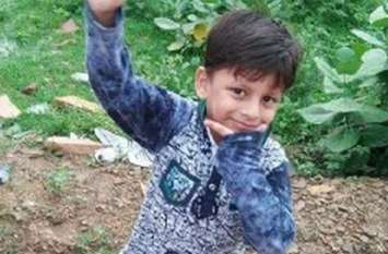 Child dies due to overflowing into pond drain while adding flour to fi मछलियों को आटा डालते समय तालाब के नाले में बहने से बालक की मौत