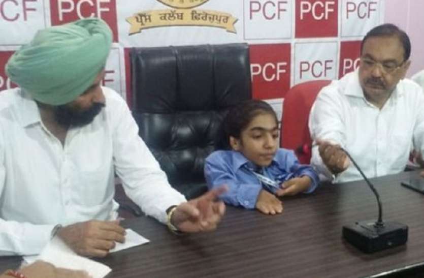 एक दिन के लिए डीसी बनी अनमोल... दे डाले ये निर्देश एक दिन के लिए डीसी बनी अनमोल... दे डाले ये निर्देश