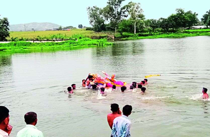 गणपति बप्पा मोर्या, अगले बरस तू जल्दी आ