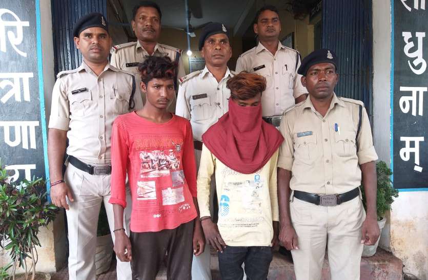 गश्त कर रहे पुलिस को बस स्टैंड चौक पर आई कुछ आवाज, पास जाकर देखा तो शटर का टूटा था ताला, फिर जो हुआ पढि़ए खबर... गश्त कर रहे पुलिस को बस स्टैंड चौक पर आई कुछ आवाज, पास जाकर देखा तो शटर का टूटा था ताला, फिर जो हुआ पढि़ए खबर...