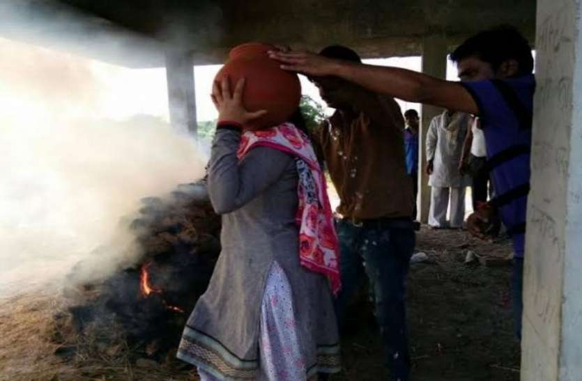 death1.jpeg सास की अर्थी को कंधा देकर बहुओं ने तोड़ी परंपरा