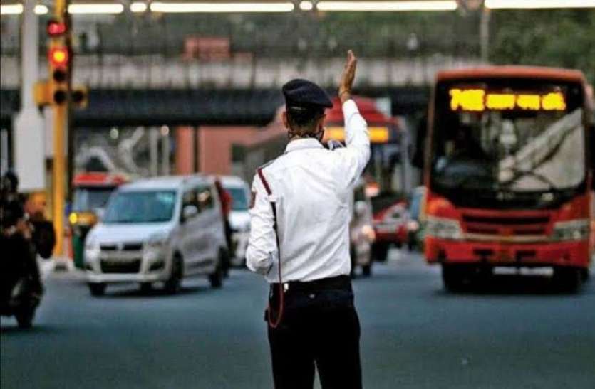 delhi.jpg 10 चालान जो लोगों के लिए साबित हुए महंगे, किसी को चालान देख आया हार्ट अटैक किसी ने जला दी गाड़ी