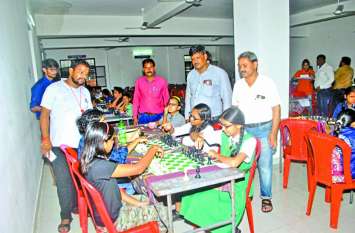 Divisional level school competition in MP Bhopal-sehore win संभागीय स्तरीय शालेय प्रतियोगिता : शतरंज में सीहोर और भोपाल ने दी रायसेन और राजगढ़ को मात