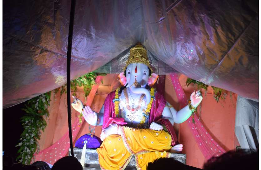 ganesha संस्कारधानी ने पेश की कौमी एकता की अद्भूत मिसाल