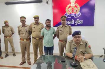 A rogue who was firing at the doctor's house in Rae Bareli was arrested, on the second absconding crook, the police announced a reward of 10,000 रायबरेली में डॉक्टर के घर पर फायरिंग करने वाला एक बदमाश गिरफ्तार, दूसरे फरार बदमाश पर पुलिस ने 10 हजार का इनाम घोषित किया
