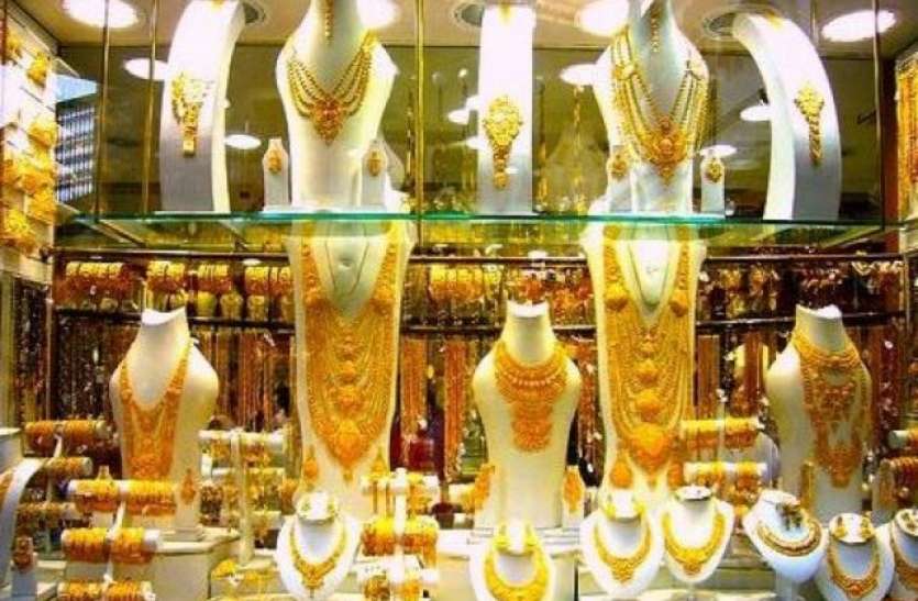 jewellery.jpeg Gold-Silver Rate: सोने और चांदी के दाम में आई गिरावट, जानिए क्या है आज का रेट
