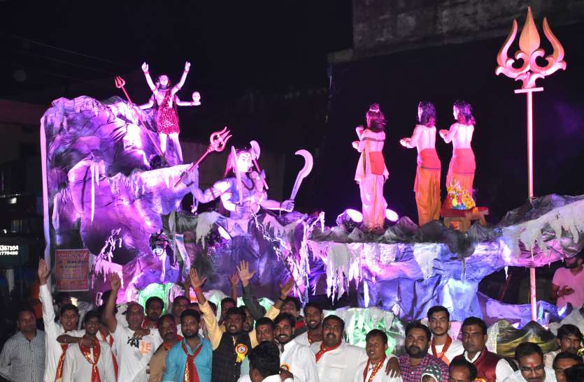 mandsaur news झिलमिलाती रोशनी से दमकी रात, नयनाभिराम झांकियों का निकला कारवां