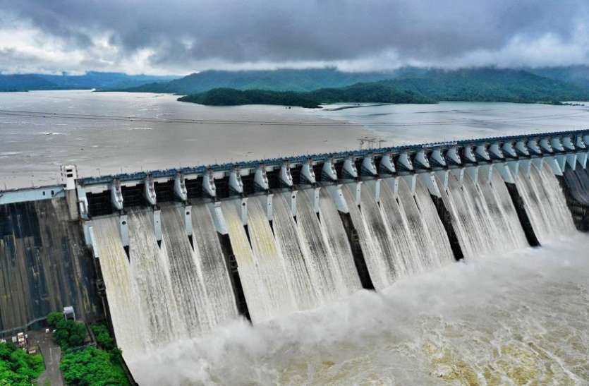 Narmda Dam in Gujarat: नर्मदा बांध शीर्ष स्तर से महज 1.4 मीटर शेष Narmda Dam in Gujarat: नर्मदा बांध शीर्ष स्तर से महज 1.4 मीटर शेष