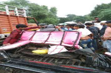 horrific accident in burhanpur ट्रक और यात्री वाहन की भीषण भिडंत, कई यात्रियों की मौत, मच गई चीखपुकार
