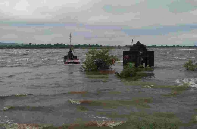 प्रतापगढ़ में टूटा कई वर्षों का रिकॉर्ड, अब तक १०४ इंच बारिश प्रतापगढ़ में टूटा कई वर्षों का रिकॉर्ड, अब तक १०४ इंच बारिश