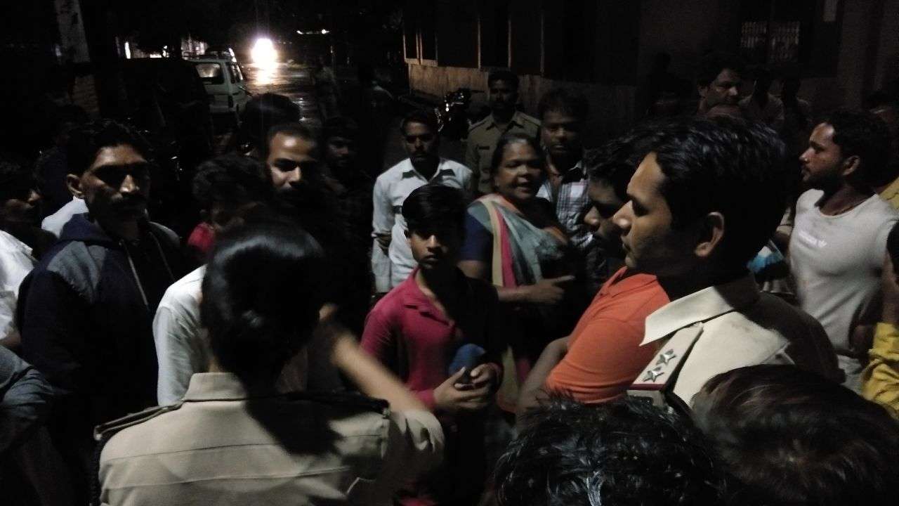 गणेश विसर्जन चल समारोह के दौरान युवक की चाकू घोंपकर हत्या