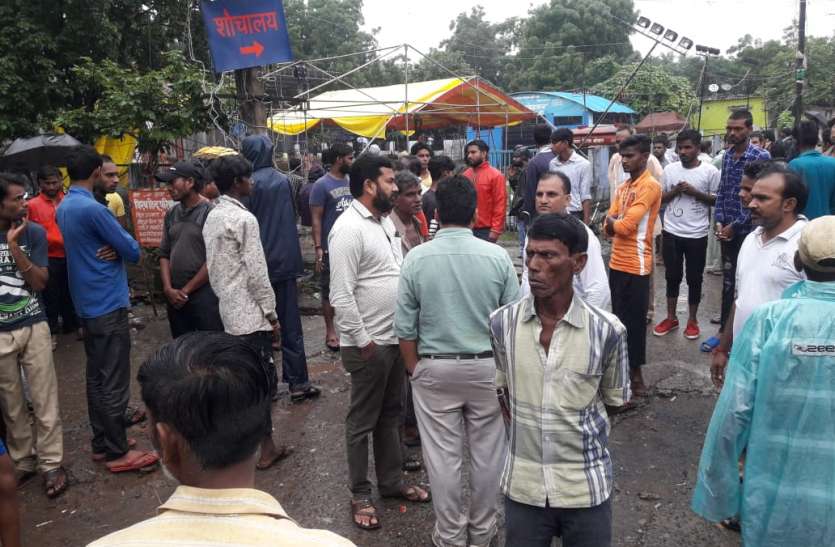 bhopal कुछ घंटे पहले बज रहे थे ढोल नगाड़े, अब छा गया मातम, लोग भी हैरान क्या हुआ ये ?, देखें वीडियो