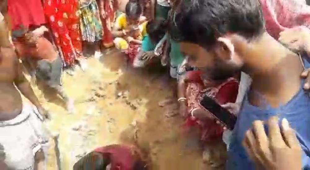 ...जब जमीन से ‘प्रकट हुए भगवान’, देखें वीडियो...