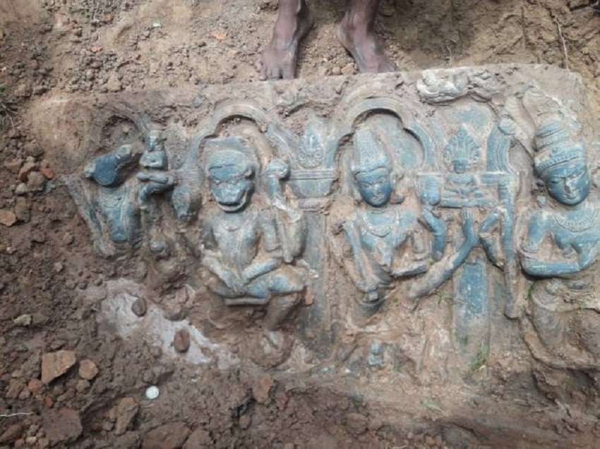 ...जब जमीन से ‘प्रकट हुए भगवान’, देखें वीडियो...