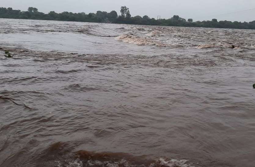 heavy rain High alert in banswara बांसवाड़ा में भारी बारिश के बाद हाई अलर्ट जारी, पुलिस और प्रशासन सतर्क, एसडीआरएफ की दो टीमें और बुलाई