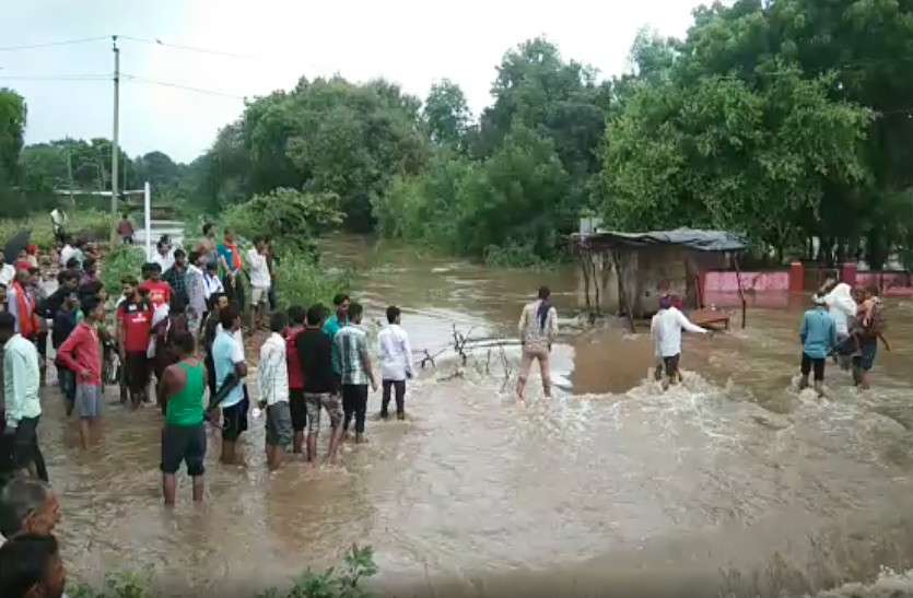 rajasthan_rain-3.jpg राजस्थान में फिर बदला मौसम, भारी बारिश के बाद कई इलाकों का संपर्क कटा, यहां 6 इंच बारिश