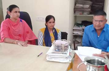 Arrested for taking bribe of 800 rupees आखिर ऐसा क्या हुआ कि महिला कर्मचारी घबराकर बोली... मुझे माफ कर दो