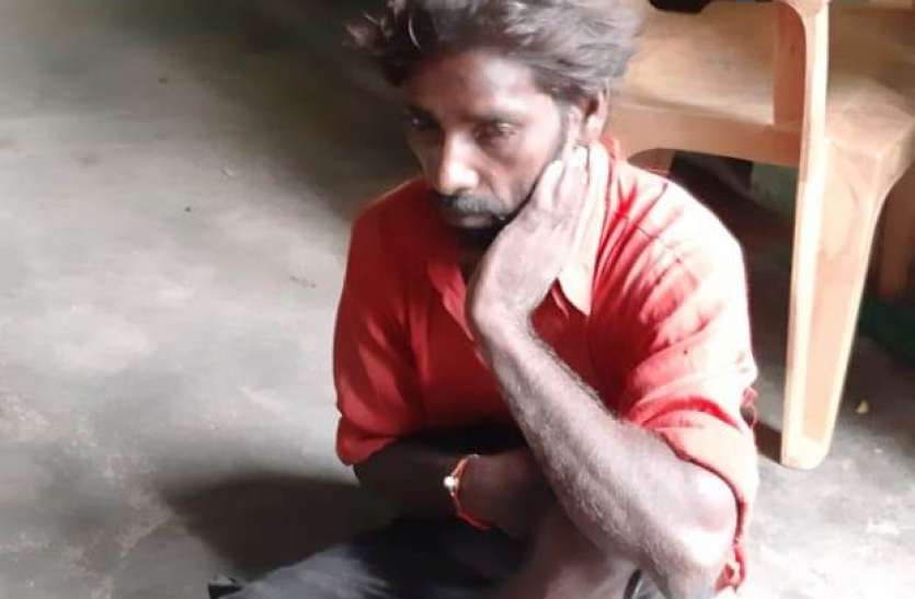 अजीमुल्ला ने बच्ची के साथ किया दुष्कर्म, ग्रामीणों ने पकड़ कर सिखया सबक अजीमुल्ला ने बच्ची के साथ किया दुष्कर्म, ग्रामीणों ने पकड़ कर सिखया सबक