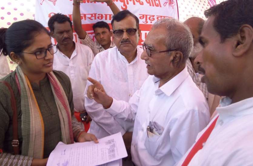 Employ local youth in solar power plant सोलर पॉवर प्लांट में मिले स्थानीय युवओं को रोजगार