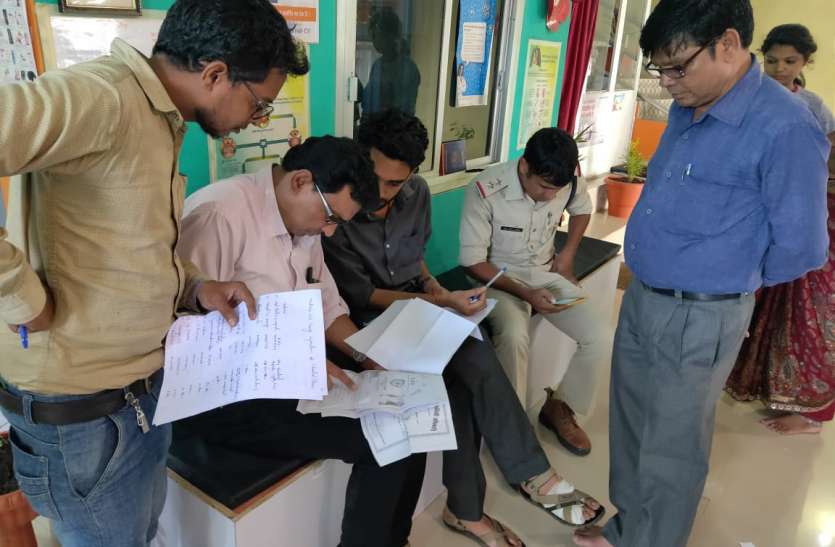 घर में मिली सात कार्टून एलोपैथिक दवा घर में मिली सात कार्टून एलोपैथिक दवा