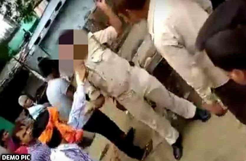 People Beat Police Sub Inspector In Mundawar Alwar अलवर में अब पुलिस भी सुरक्षित नहीं! पुलिस के सब-इंस्पेक्टर और जवान को लोगों ने पीटा, गंभीर घायल
