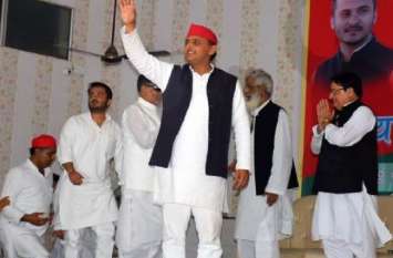 Samajwadi Party Adhyaksh Akhilesh Yadav Reach Rampur Akhilesh Yadav के बुलावे पर दूल्हा और बाराती बनकर पहुंचे ये सपा नेता