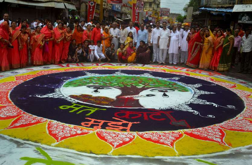145 किलो चांदी के रथ में नगर भ्रमण पर निकले भगवान, उमड़ा श्रद्धा का जनसैलाव