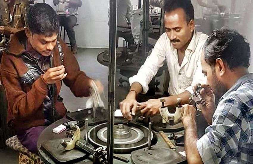 SURAT NEWS-सोने पर इम्पोर्ट ड्यूटी बढऩे के कारण बेरोजगारी बढी?