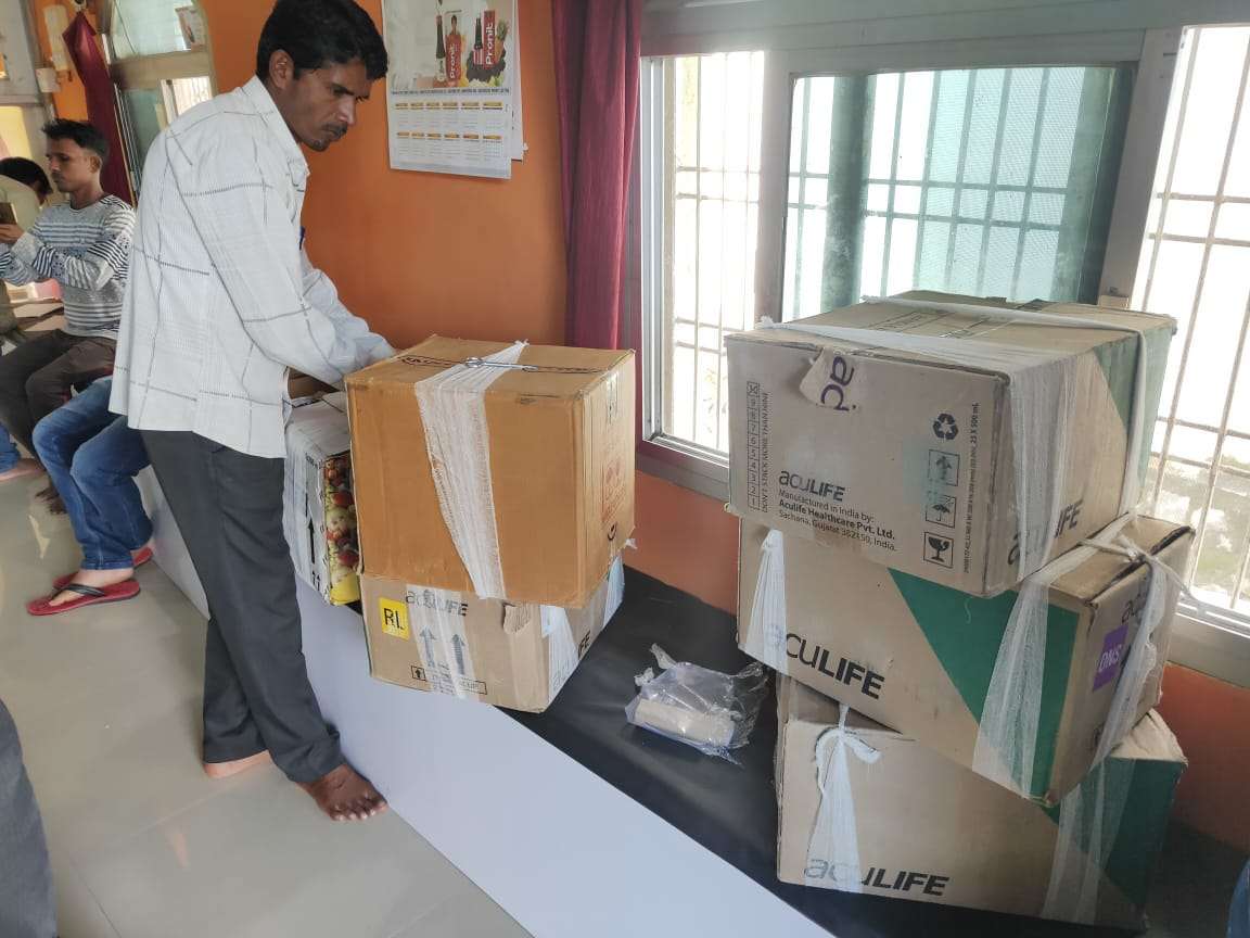 घर में मिली सात कार्टून एलोपैथिक दवा