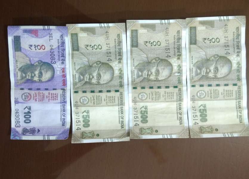 शराब खरीदने गए युवक ने दिए 500 रुपए के नोट तो ये देख चौंक गया दुकानदार, जब खुला राज तो...