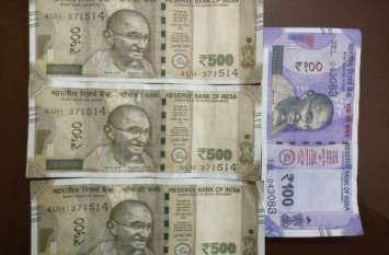 Ambikapur crime: Police caught 5 fake note of 500 Rs शराब खरीदने गए युवक ने दिए 500 रुपए के नोट तो ये देख चौंक गया दुकानदार, जब खुला राज तो...