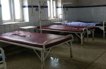 TB hospital running in damaged building, water dripping from roof क्षतिग्रस्त भवन में चल रहा टीबी अस्पताल, छत से टपक रहा पानी