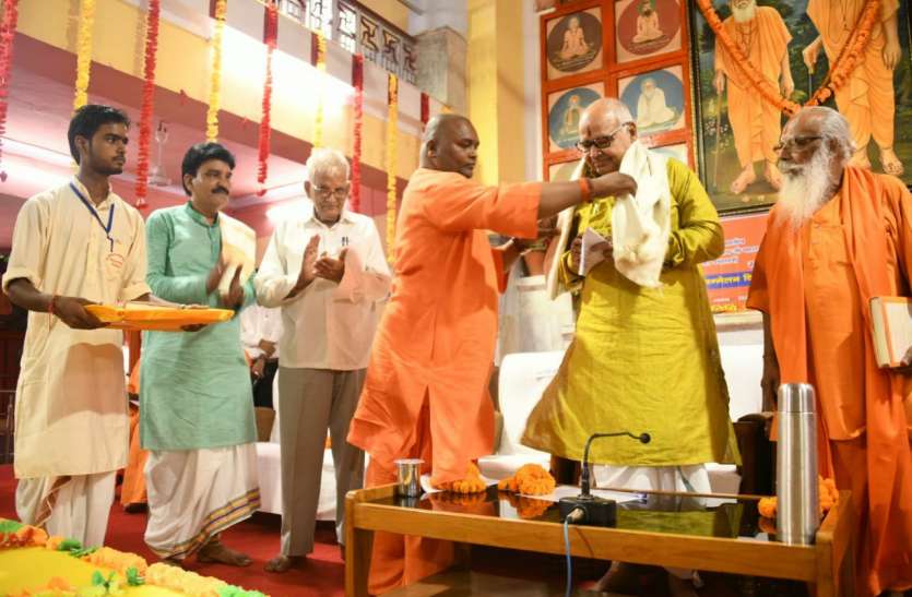 कश्मीर में बारुद फैल चुका था, वहां कभी शिव-शक्ति की उपासना होती थीः विधानसभा अध्यक्ष कश्मीर में बारुद फैल चुका था, वहां कभी शिव-शक्ति की उपासना होती थीः विधानसभा अध्यक्ष