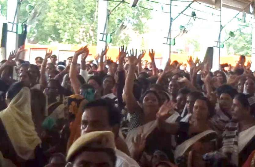 Hungama मुख्यमंत्री के सामने आशा और आंगनवाड़ी कार्यकत्रियों ने किया हंगामा, देखें वीडियो