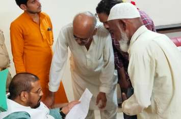 The chairman of the National Minorities Commission listened to the problems of the minorities, asked the officials to give all the schemes of the government to the minorities राष्ट्रीय अल्पसंख्यक आयोग के अध्यक्ष ने अल्पसंख्यकों की सुनी समस्याएं, अधिकारियों से कहा अल्पसंख्यकों को दी जाएं सरकार की सभी योजनाएं