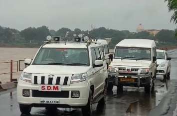 Narmada flood in Omkareshwar, Mortakka bridge closed for five days मोरटक्का पुल खोलने टेस्टिंग कर गड्ढे भरवाए, मगर शाम को जलस्तर बढऩे पर टला निर्णय