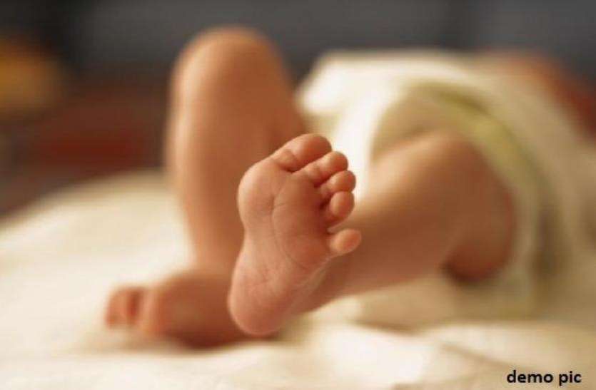 new-born-.jpg पांचवी बेटी हुई तो पति-पत्नी ने किया ऐसा काम कि घर में काम करने वाली बाई ने खोल दिया राज