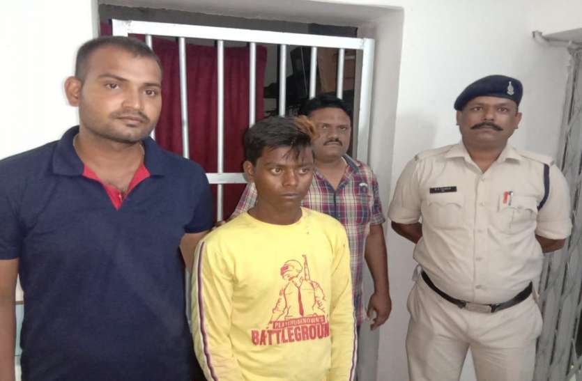 ऑपरेशन थंडर में पुलिस ने माफी देकर छोड़ा था जिस बदमाश को, उसी ने विसर्जन के दौरान कर दी हत्या ऑपरेशन थंडर में पुलिस ने माफी देकर छोड़ा था जिस बदमाश को, उसी ने विसर्जन के दौरान कर दी हत्या