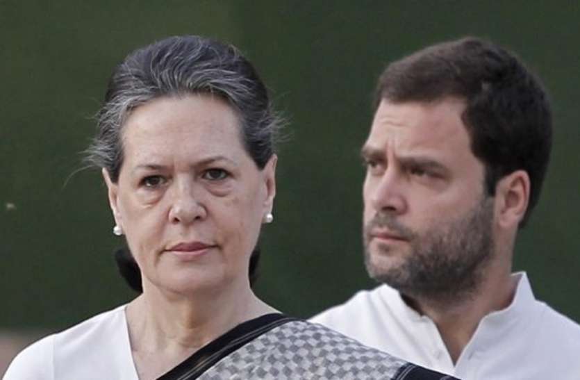 rahul-gandhi-sonia-gandhi.jpg अखिलेश यादव के लिए कांग्रेस के इस बड़े नेता ने कही ऐसी बात, पार्टी ने निकाला बाहर