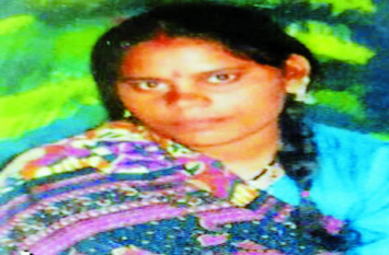 woman in the drain was not found even after three days भारी बारिश के कारण तीन दिन पहले नाले में बह गई महिला, अभी तक नहीें मिला शव