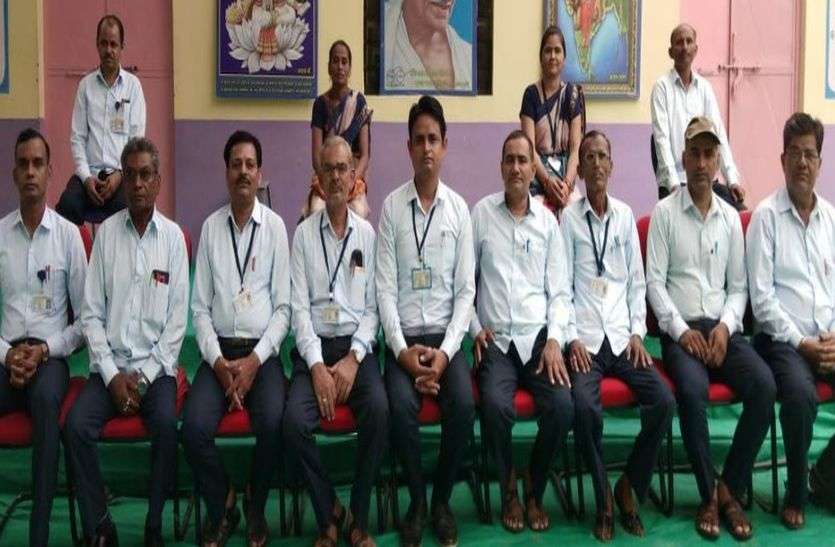कागमाला गांव के आदर्श राजकीय उच्च माध्यमिक विद्यालय के संस्था प्रधान व स्टाफ ने स्वैच्छिक डे्रस कोड लागू किया है। कागमाला की इस स्कूल ने यह की पहल