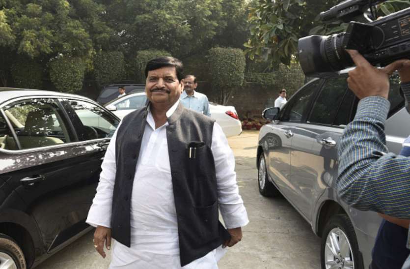 अखिलेश यादव को झटका देने के लिए शिवपाल ने किया ये ऐलान, मुलायम सहित पूरे सपाईयों की धड़ने हुई तेज अखिलेश यादव को झटका देने के लिए शिवपाल ने लिया अपना अंतिम फैसला, मुलायम सहित पूरे सपाईयों की धड़कने हुई तेज