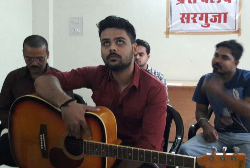 Video: युवा संगीतकार स्वप्निल को यू-ट्यूब ने दिया 'सिल्वर प्ले बटन अवार्ड', पुरस्कार पाने वाले CG के पहले कलाकार