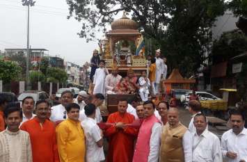 digmbar jain samaj ne nikali bhagwan mhavir ki ratyatra हाथ जोड़ बोले कोई गलती हो तो हमें क्षमा करें