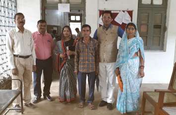 The couple got separated for three months in the Lok Adalat तीन माह से बिछड़े दंपत्ति मिले लोक अदालत में