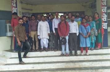 Patwaris complained to the police station demanding legal action पटवारियों ने थाने में शिकायत की, वैधानिक कार्रवाई की मांग