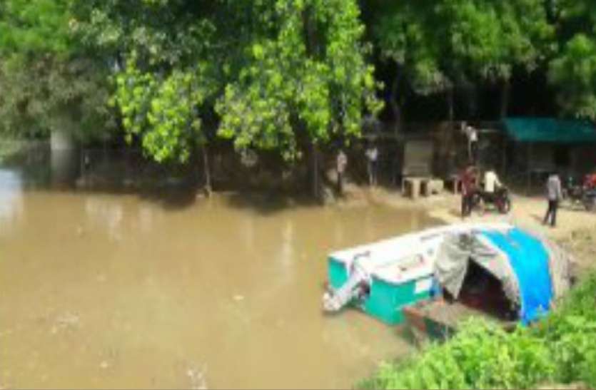 , Flood Alert खतरे के निशान पर चंबल, एक दर्जन गांवों में पानी, भारी दहशत
