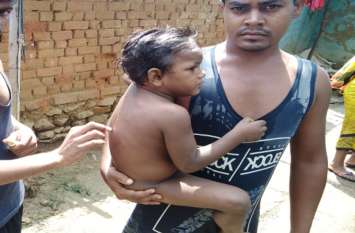 Innocent flowed in to the canal नानी के साथ नहर में नहा रही मासूम का पैर फिसला, फिर तेज धार में बहने लगी मासूम, दो युवकों ने नहर में कूदकर बचाई जान