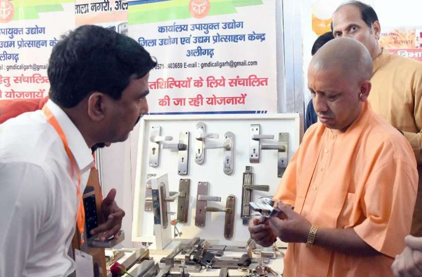 आपने योगी आदित्यनाथ की ये तस्वीर देखी या नहीं आपने योगी आदित्यनाथ की ये तस्वीरें देखी या नहीं, दूसरी और तीसरी फोटो बेहद खास
