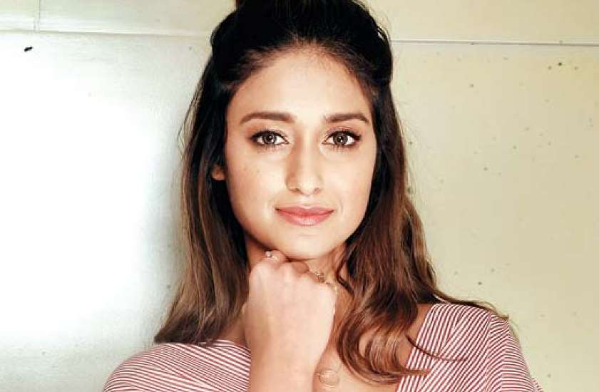भूत के वश में हैं इलियाना डिक्रूज! एक्ट्रेस ने खुद बताया- अगर मैं नींद में नहीं चलती हैं तो सुबह पैरों में सूजन और जख्म दिखते हैं...